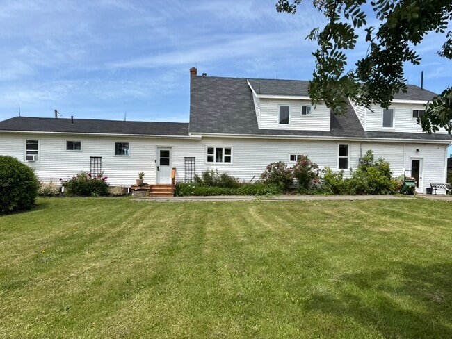 Building Photo - 6633 St Peters Rd Unit 1