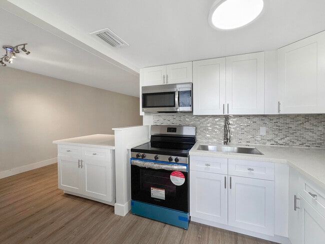 Photo - 2213 NE 1st Ct Unit 204