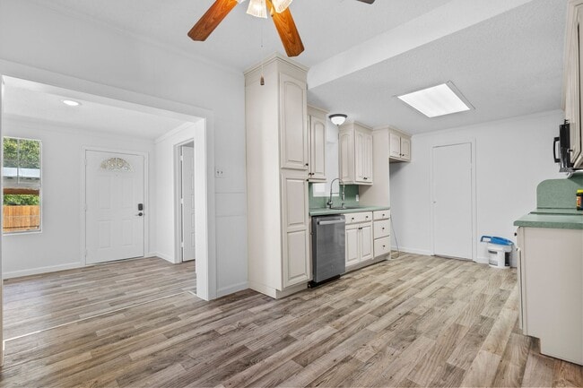 Photo - Beautiful & Unique Rental Home Spacious, C...