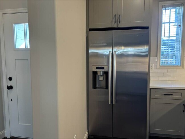 Photo - 999 Lennox Blvd