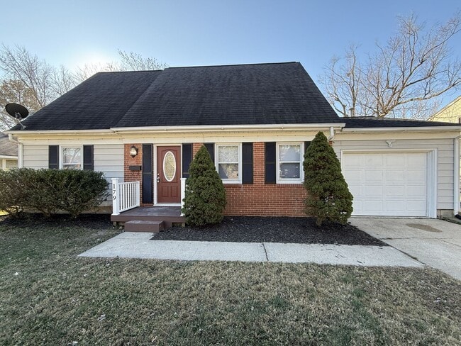 Building Photo - Tastefully Updated 4 Bedroom Home.