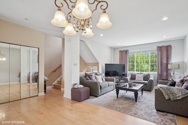 Photo - 983 Mayfair Ct