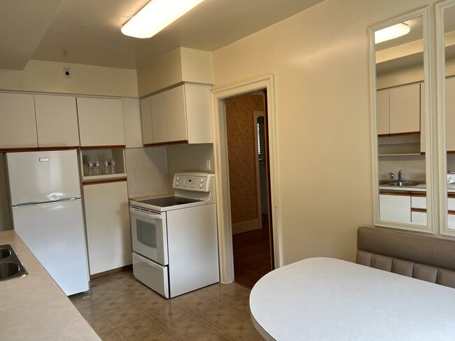 Photo - 4879 Collingwood St