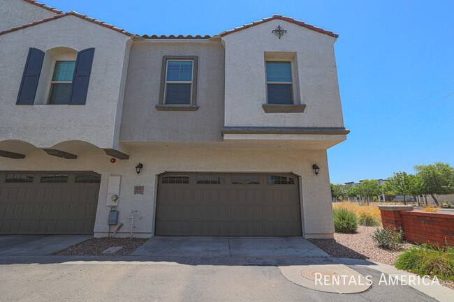 Photo - 4023 E Erie St Townhome