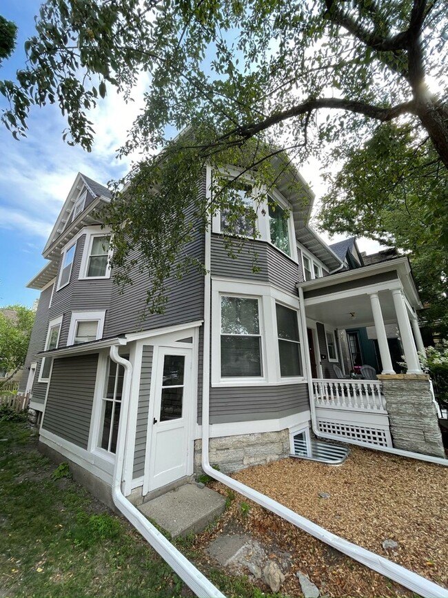 Building Photo - TheGrandStudio Unit 643 Grand Avenue