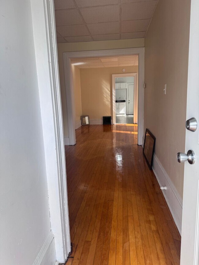 654 Jefferson St Unit 654 Jefferson - Lower Unit