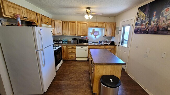 Photo - 7410 Hickory Ave