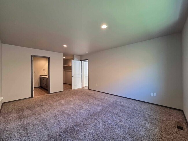 Photo - Gorgeous, 3 Bed, 2 Bath HOUSE in Coveted East Wenatchee!