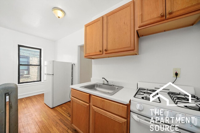 Building Photo - 3304 W Schubert Ave Unit 2K