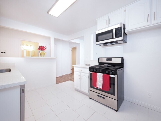 Photo - 3042 Livonia Ave