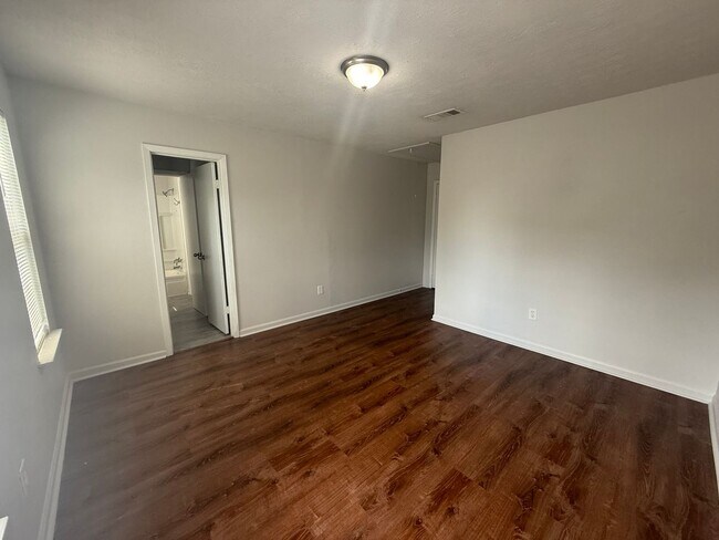 8457 Governor Dr Unidad 8457-C