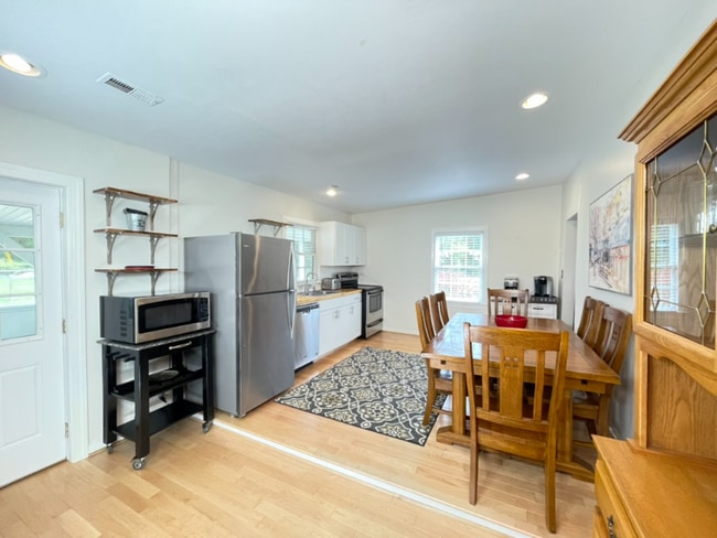 Photo - 2338 New Market Rd