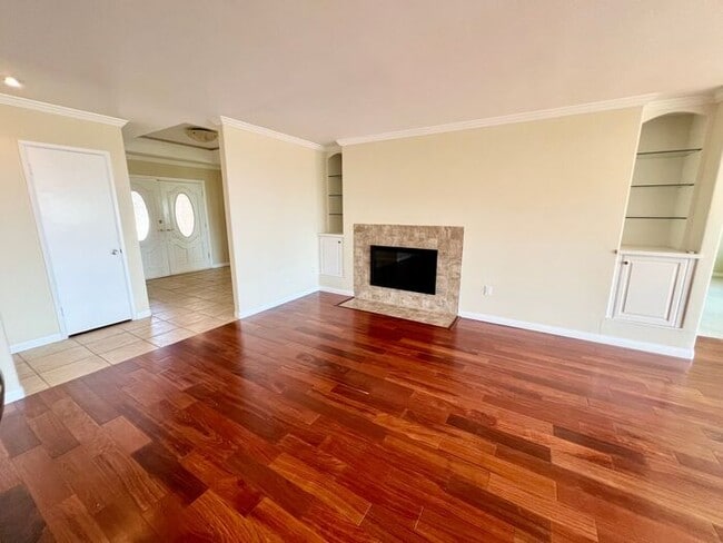 Photo - Beautiful 4-Bedroom Home with Modern Upgra...