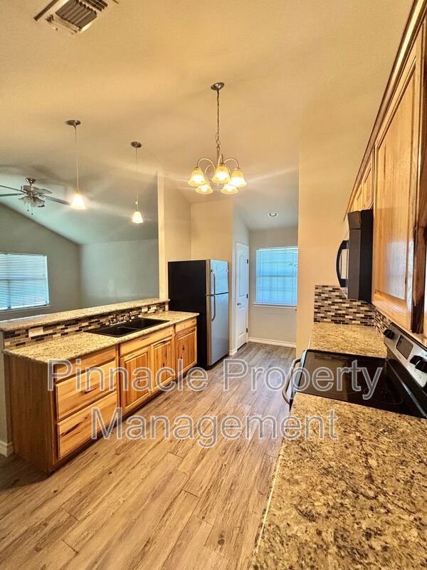 Photo - 2213 Johnson St