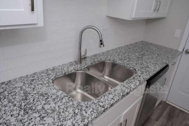 Photo - 1602 Johns Rd