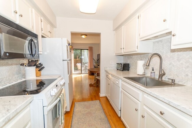 Photo - 2429 Avenham Ave SW