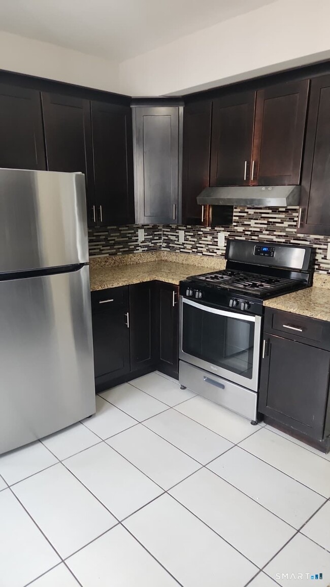 Building Photo - 67 Beardsley Park Terrace Unit 2nd & 3rd Fls.