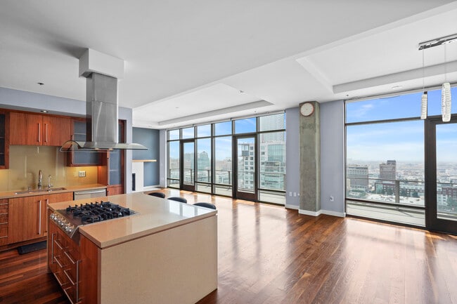 Photo - 1100 S Hope St