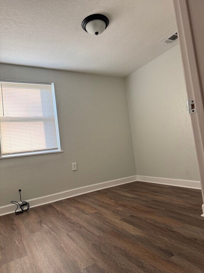 2do dormitorio - 505 Davis Ave Unidad C