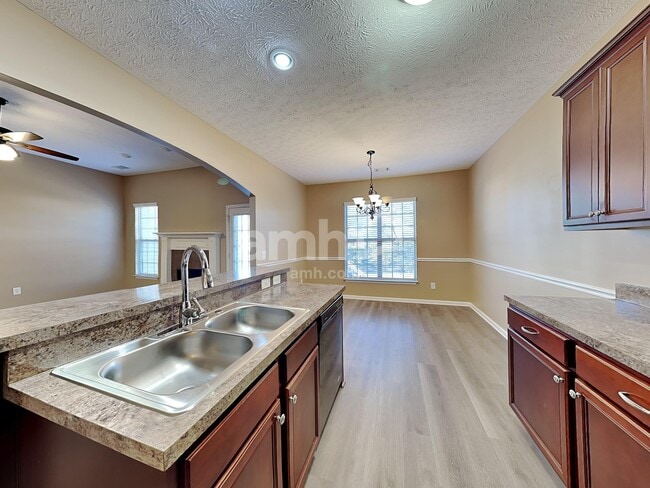 Photo - 115 Otter Glen Dr