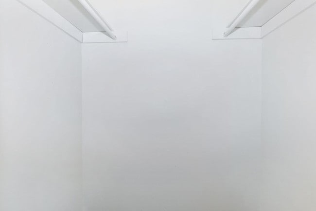 WALK-IN ARMARIO - Hillhurst Apartments