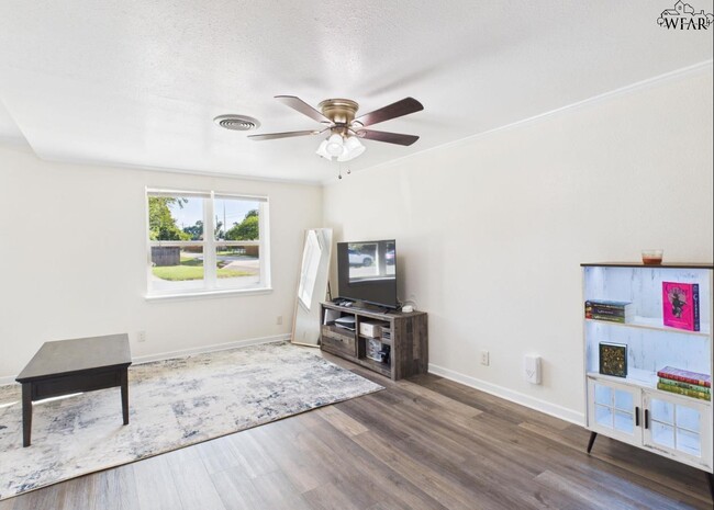 Photo - 601 Hazel St