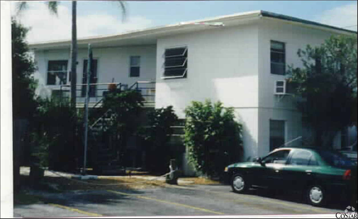 Photo - 657 Bay Esplanade Apartments