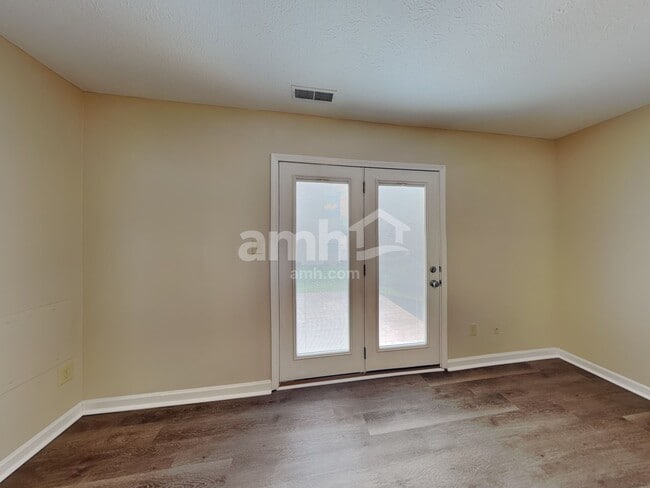 Photo - 5943 King Lear Dr