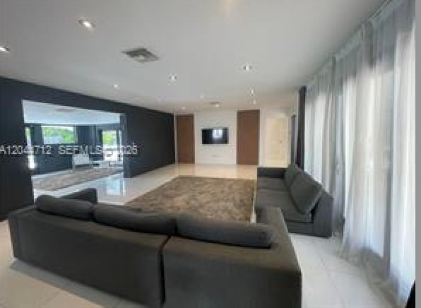 Photo - 2115 Alamanda Dr