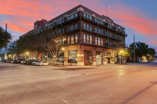 Photo - 2205 McKinney St Unidad 304