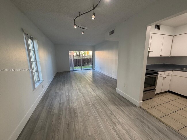 Building Photo - 5102 NW 79th Ave Unit 105