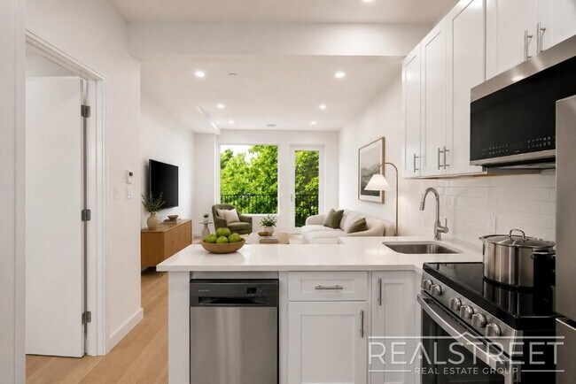 Photo - 2 Bed/ 2 Bath Penthouse Private roof deck Unit 4F