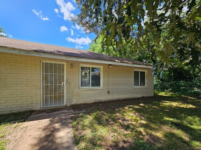 Photo - No Steps - 2/1 Duplex Near Hank Aaron Dr -...