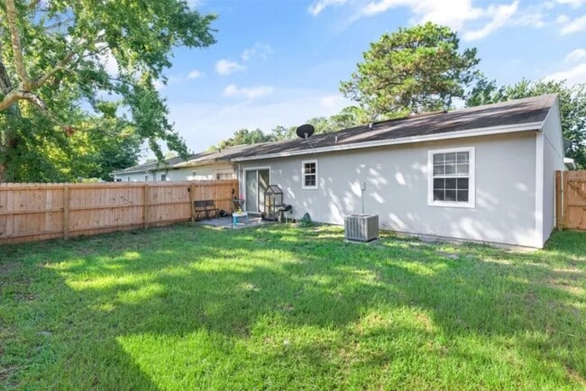 Photo - 540 Chateau Cir