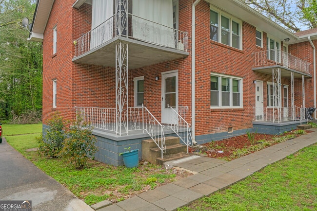 Building Photo - 147 Burnside St Unit 4
