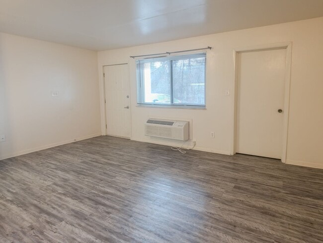 Photo - West Knoxville 37919 - 1 Bedroom Apartment in West Knoxville! Available Now! 1 Bedroom, 1 Bath. -...