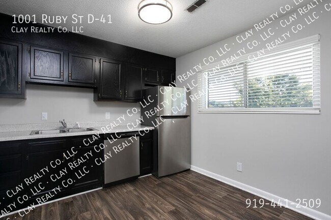 Photo - 1001 Ruby St
