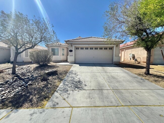 Building Photo - Stunning 4 bedroom home offering comfort and space in North Las Vegas