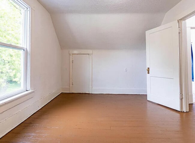 Photo - 913 W McClure Ave