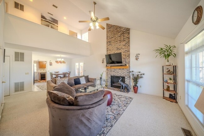 Photo - 474 Diana Ct