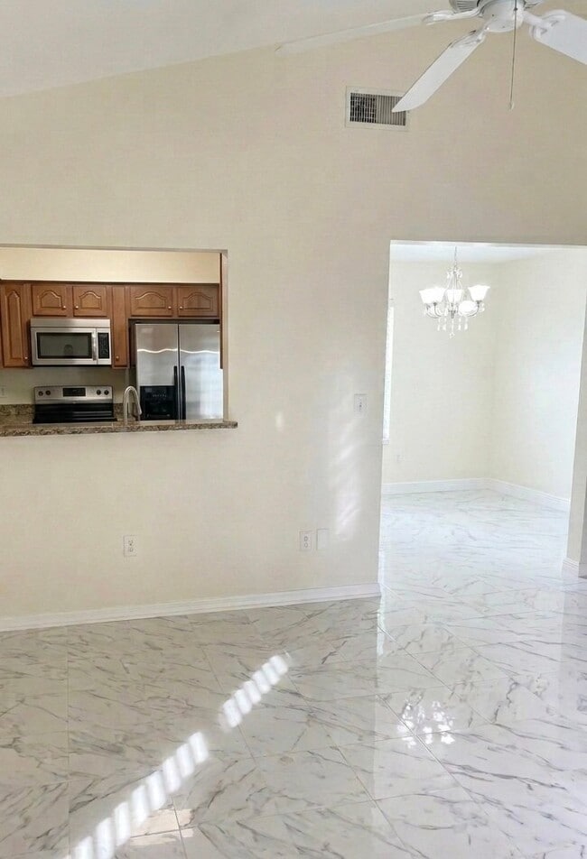 Photo - 355 Springdale Dr