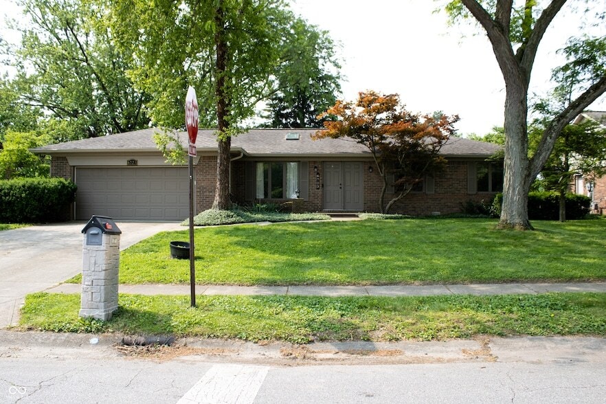 Photo - 6723 Balmoral Rd