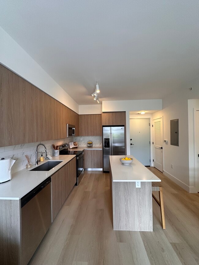 Building Photo - 2535 NE 182nd St Unit A12