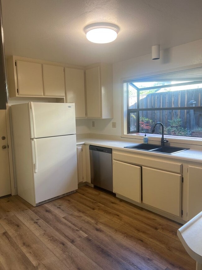 Photo - Beautiful 3 Bedroom 2 Bath in Great Neighb...