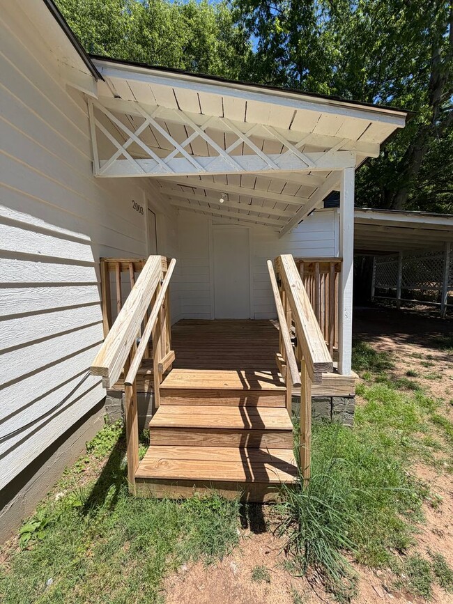 Photo - Renovated 1/1 House in East Rome- $995