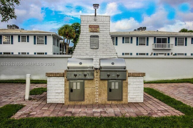 Photo - 2200 NE 66th St Unit 1421