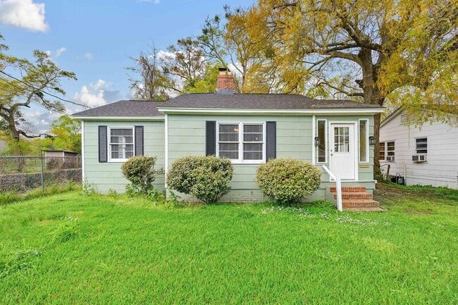 Photo - 206 Pinehill Dr House
