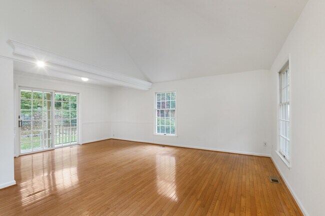 Photo - 88 Commonwealth Dr