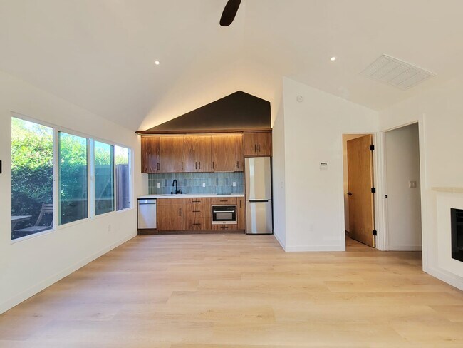 Photo - 1148 N Genesee Ave