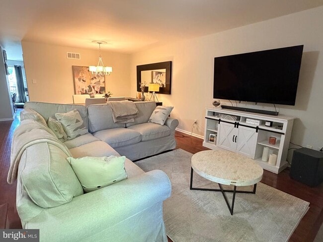 Photo - 767 Scotch Way